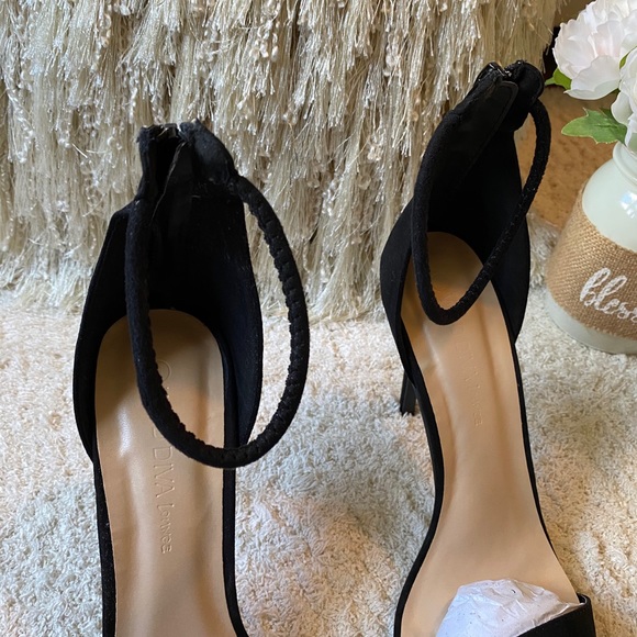 Heels - Picture 3 of 5